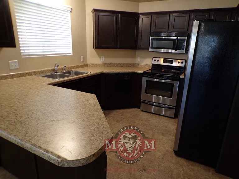 104 E Resaca Dr #E2 — Photo 4