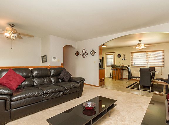 3rd image of 422 Beaver Dr