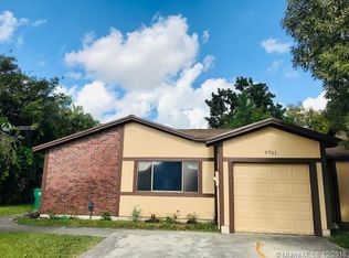 9761 W Daffodil Ln, Miramar, FL 33025