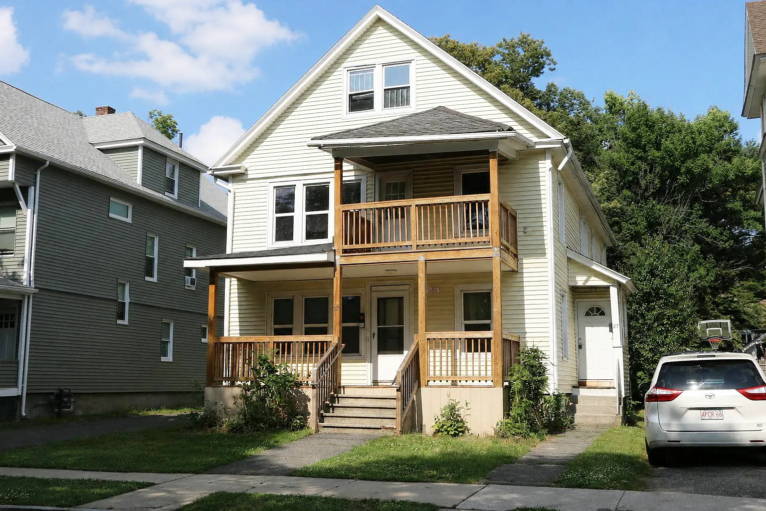 3 bed, 1400 sqft, $2,100 — Photo 1