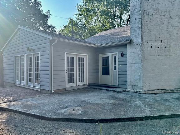 4th image of 129 Morrow St