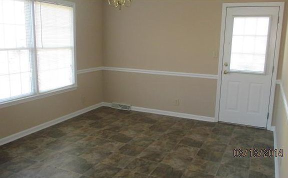 4th image of 1111 Thornberry Dr