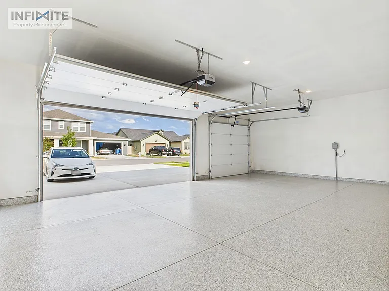 1611 Wyatt Earp Ct — Photo 32