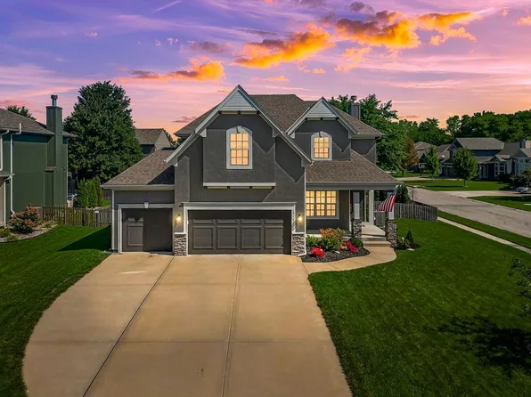 19140 W 210th St, Spring Hill, KS 66083