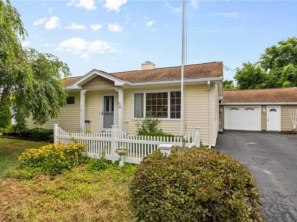 15 Palamino Dr, Rochester, NY 14623