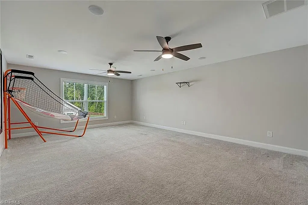 3 bed, 2247 sqft, $2,525 — Photo 3