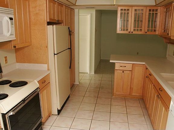 5th image of 4906 Barcelona St
