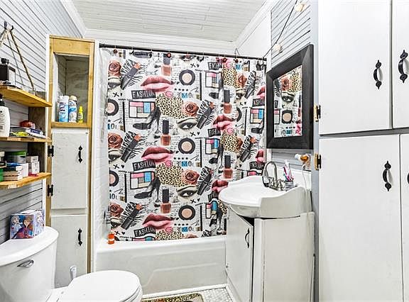 5th image of 922 Avenue K
