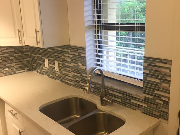 4th image of 617 Ixoria Ave APT 21