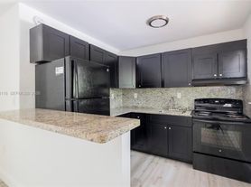 1091 SW 4th St, Miami, FL