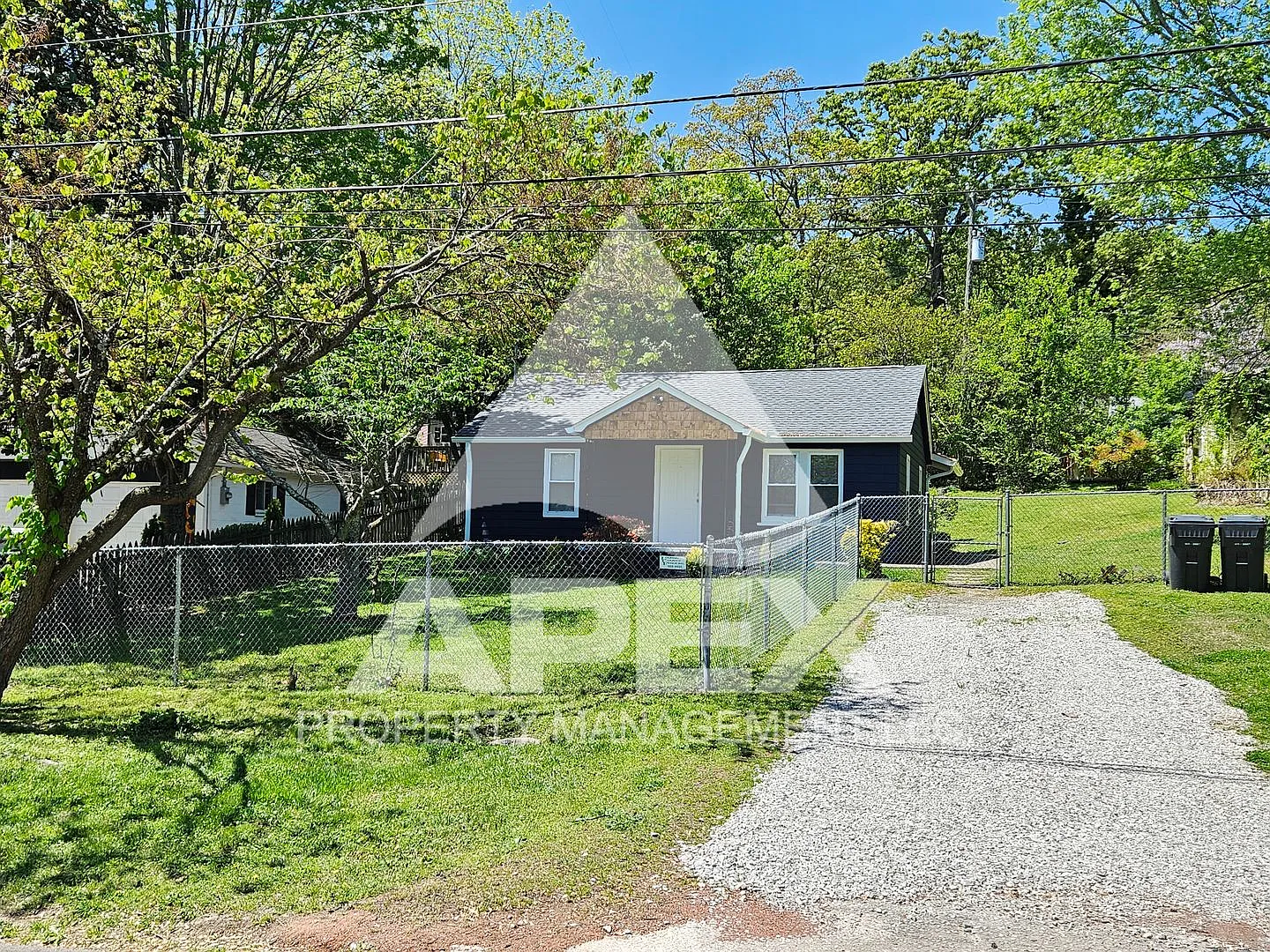 Renovated Craftsman Style 3 Bd 1.5- Ba Single Family Home in North Knox! — Photo 4