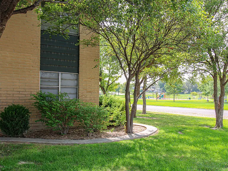 Canyon Creek Apartments — Photo 3