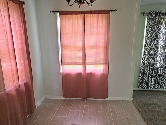 5th image of 309 Foster St