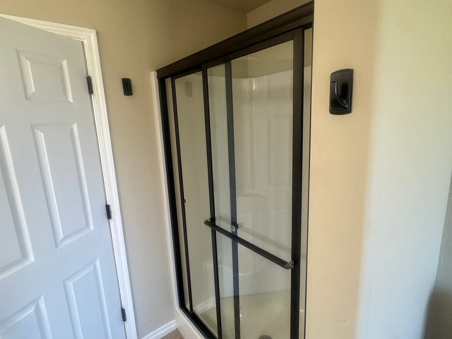 3 bed, 1600 sqft, $2,000 — Photo 3