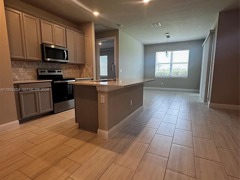 6712 NW Cloverdale Ave — Photo 24