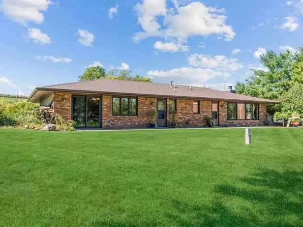 101 60th Ave, Prairie City, IA 50228