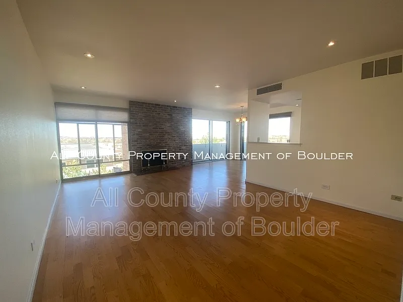 2 bed, 2.0 bath, 1050 sqft, $2,300 — Photo 4
