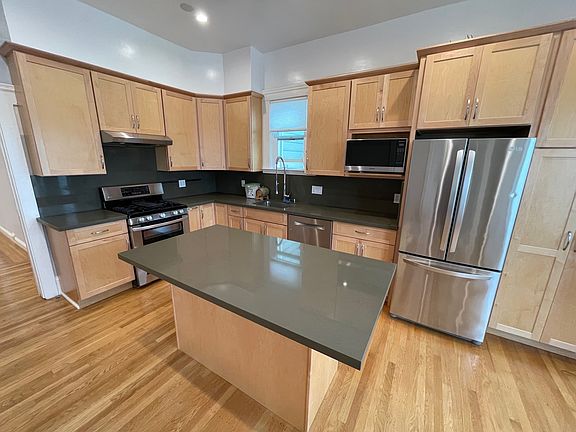 3rd image of 2572 California St APT 3