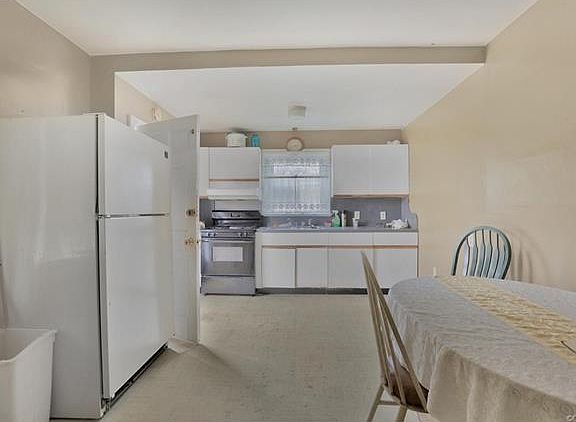 3rd image of 2500 Robert Moore Cir