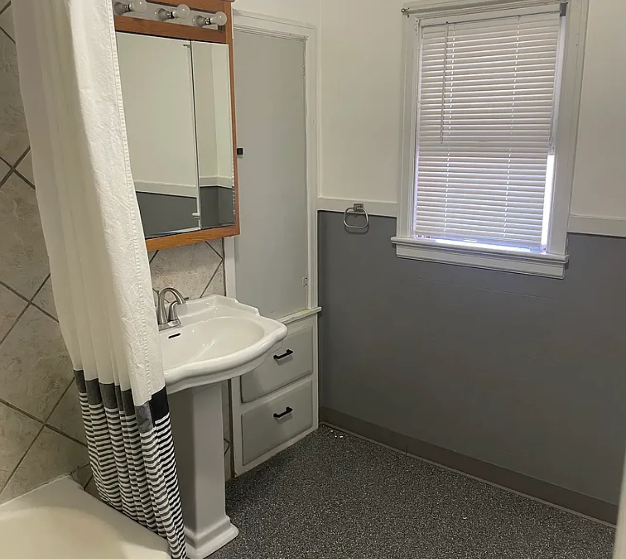 3 bed, 2000 sqft, $2,000 — Photo 2