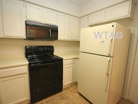 3rd image of 9600 Woodvale Dr