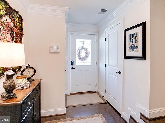 4th image of 1256 Colonnade Ln