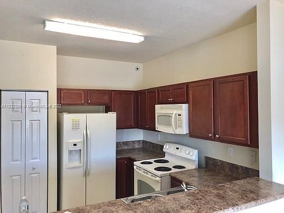 4th image of 3764 NE 3rd Ct #3764