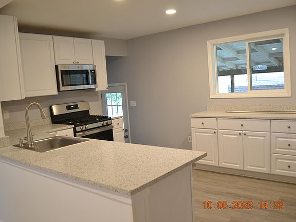 2nd image of 1407 Gordon Dr