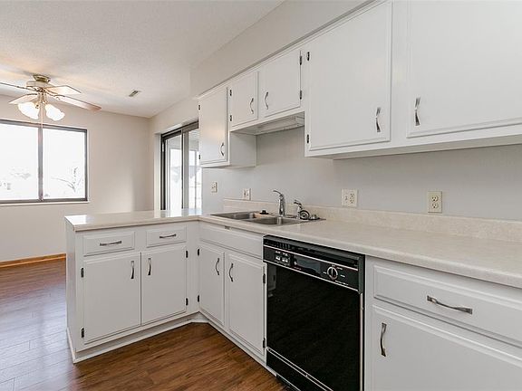 5th image of 4325 Maureen Ct SE APT 160