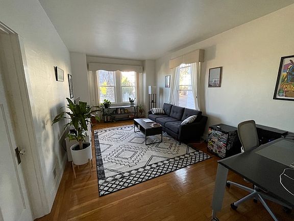 4th image of 242 Texas St