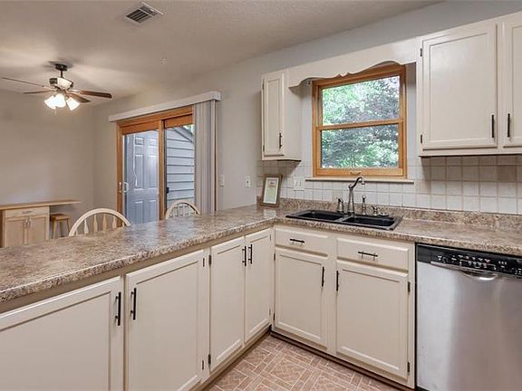 4th image of 246 Heathersett Dr