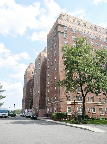 1st image of 70 S Munn Ave APT 402