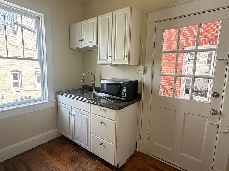 1003 Bank St — Photo 7