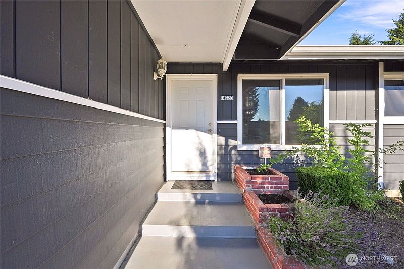 2nd image of 14229 NE 55th Avenue