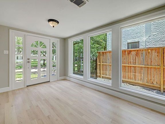 3rd image of 3605 Plumb St