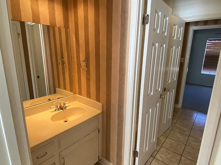 2293 Hollydale Ave #7C — Photo 5
