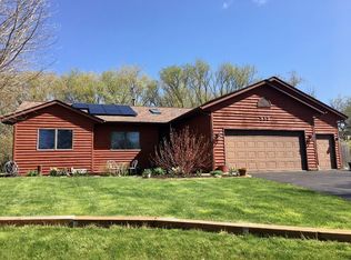 212 King Henry Rd SE, Poplar Grove, IL 61065