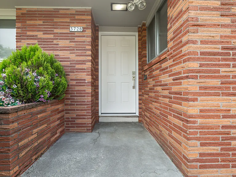 3728 SE 49th Ave — Photo 2