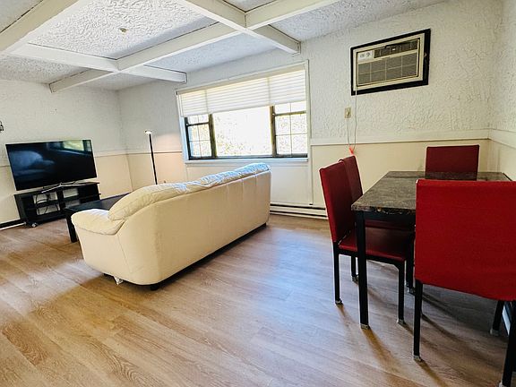 3rd image of 32 Spencer Rd APT 32M