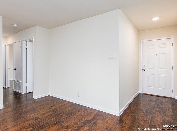 4th image of 9815 Mill River Sq