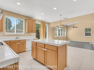 6441 Oscar Cir, Elk Grove, CA 95757