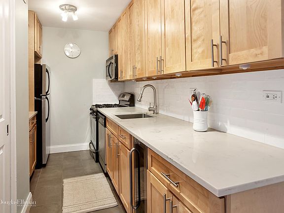 4th image of 444 E 86th St APT 17J
