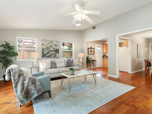 4th image of 17605 Blythe St