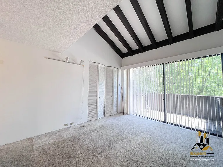 887 Woodside Ln E #3 — Photo 4