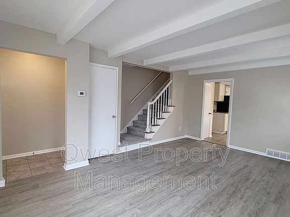 4th image of 1424 Edward Ave SE
