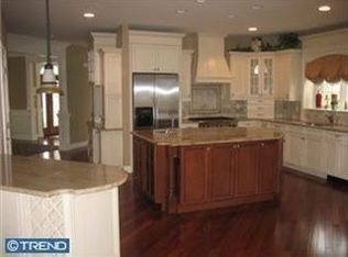 7 Tuxedo Ct, Marlton, NJ 08053