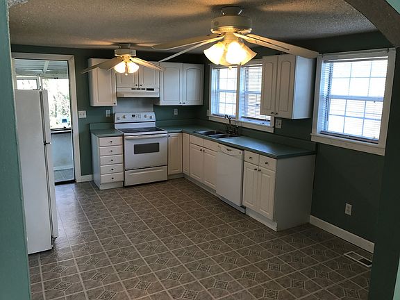 3rd image of 3508 Myrtle Pl