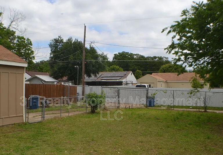 1520 Pebblewood Dr — Photo 4
