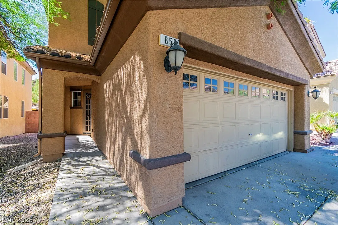 3 bed, 2.5 bath, 2000 sqft, $1,995 — Photo 3