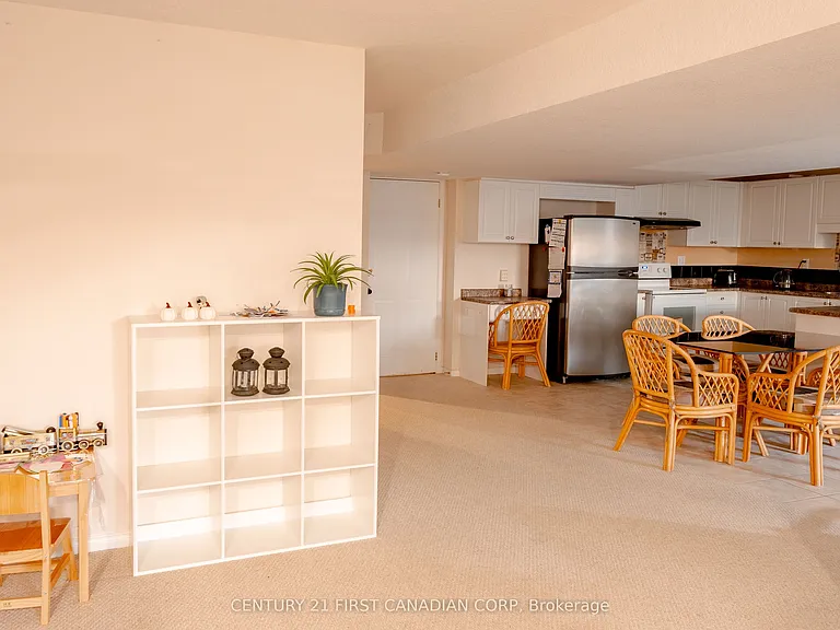 1841 Foxwood Ave #WALKOUT BASEMENT — Photo 13